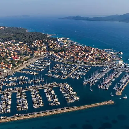 In With Terrace, Air Conditioning, Wi-fi, Washing Machine Apartamento *