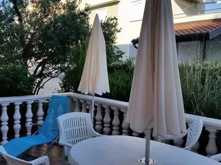 In With Terrace, Air Conditioning, Wi-fi, Washing Machine